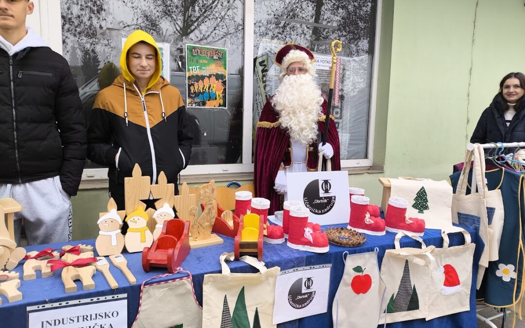 ADVENTSKA PRODAJA RADOVA UČENIČKE ZADRUGE „OBRTNIK“ NA SLATINSKOJ GRADSKOJ TRŽNICI