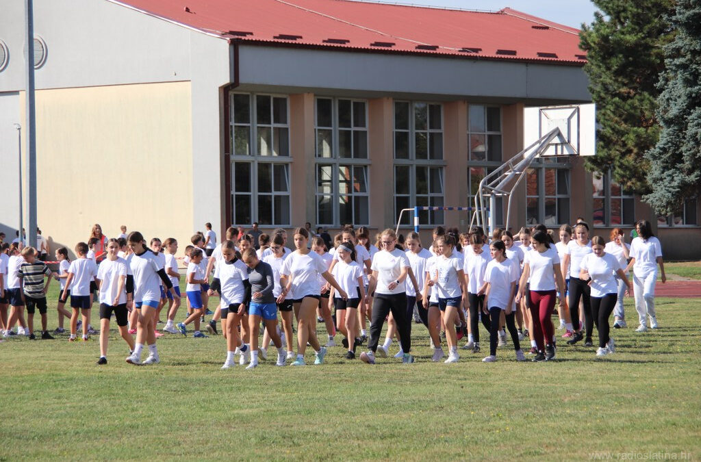 ŠKOLSKI KROS GRADA SLATINE 2025. – MEĐU NAJBOLJIMA I OVE GODINE UČENICI INDUSTRIJSKO-OBRTNIČKE ŠKOLE SLATINA ANTONIJA MILJKOVIĆ, LUKA FERENČAK I PAVLE PALIĆ