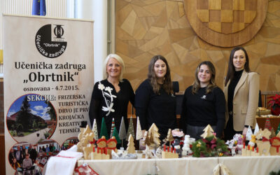 BOŽIĆNI SAJAM U PROSTORU VIROVITIČKO-PODRAVSKE ŽUPANIJE – PREDSTAVILA SE I UČENIČKA ZADRUGA „OBRTNIK” INDUSTRIJSKO-OBRTNIČKE ŠKOLE SLATINA