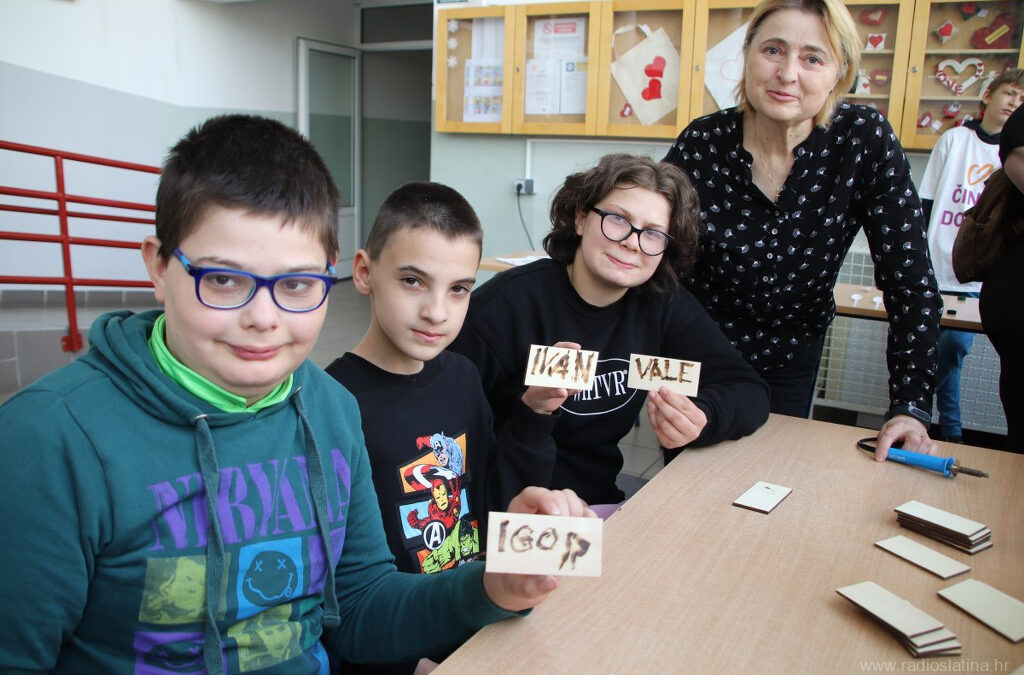 SREĆA JE ČINITI DRUGE SRETNIMA