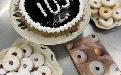 OKUSI SLATINU! UČENICI INDUSTRIJSKO-OBRTNIČKE ŠKOLE SLATINA TRADICIONALNIM KOLAČIMA ČUVAJU SLATINSKU BAŠTINU